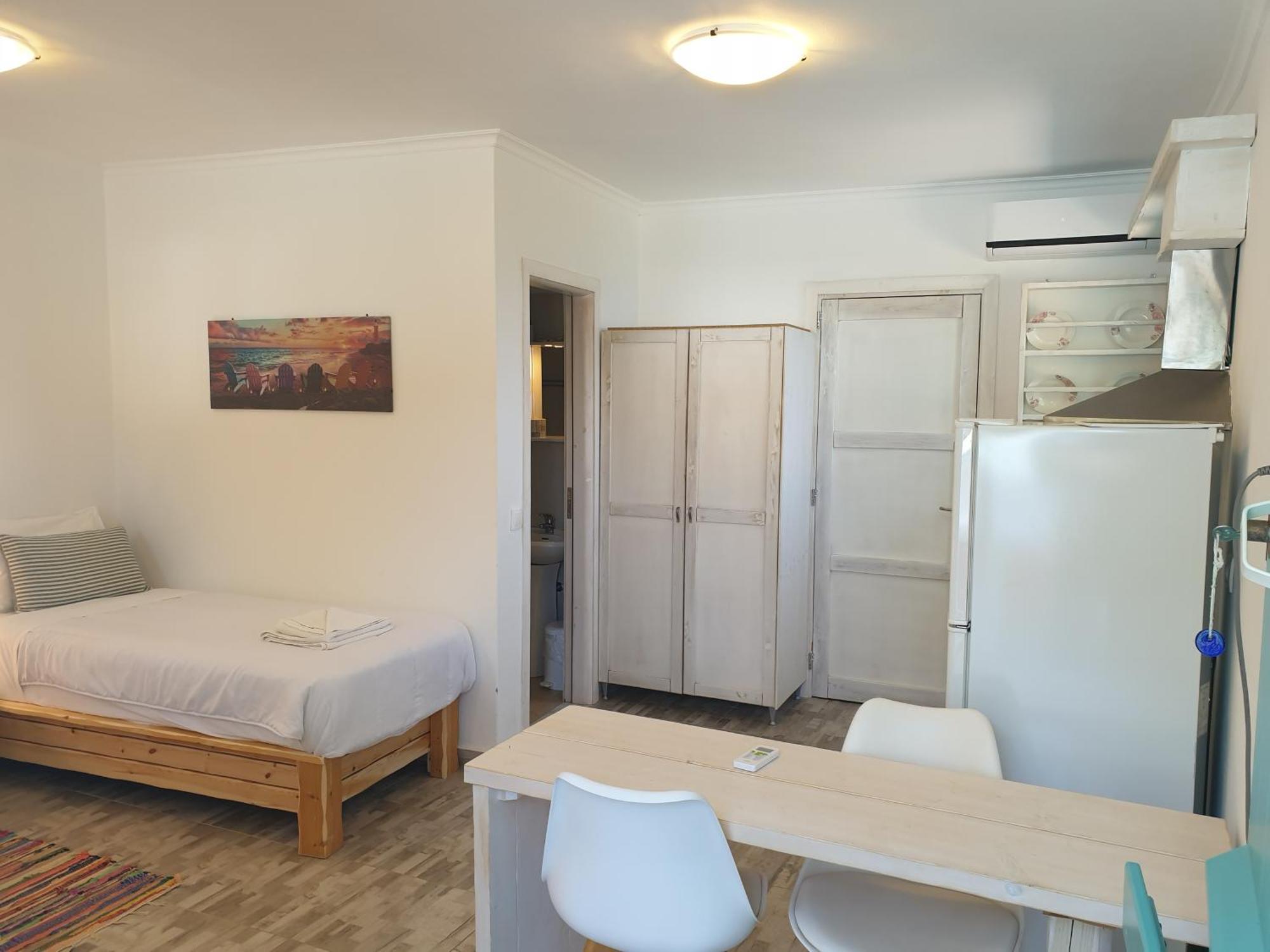 Kathys Island Retreat Aparthotel Adia Room photo
